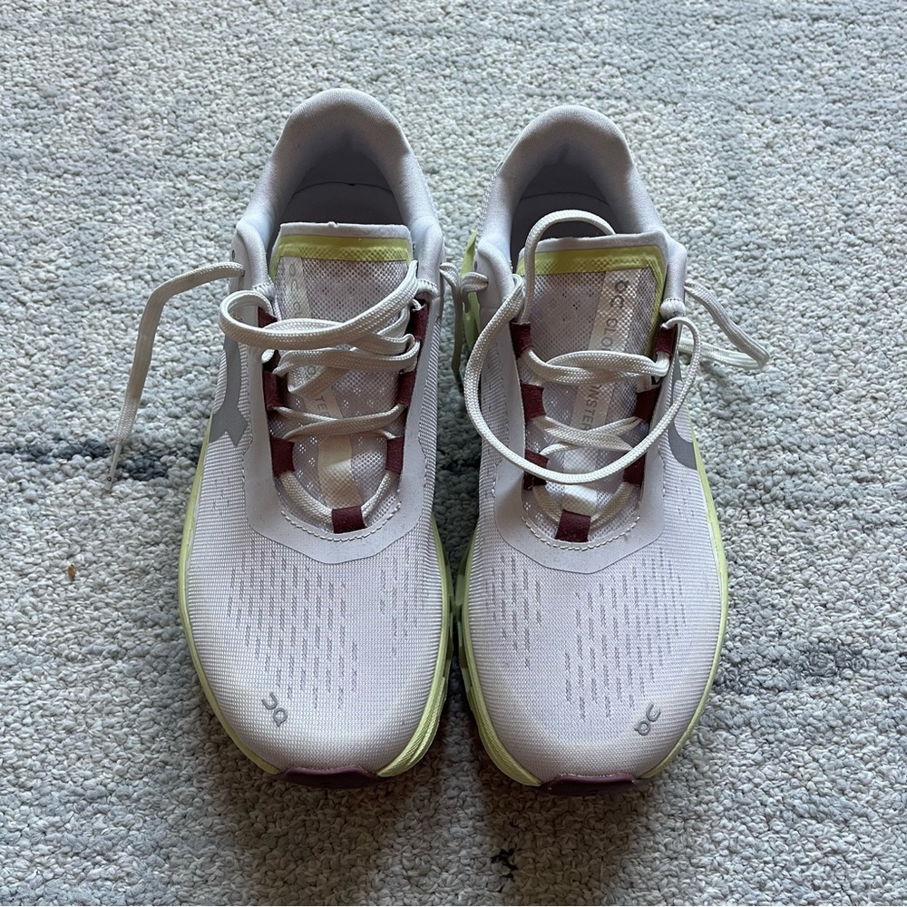 On Running Cloudmonster Sneakers in Frost Acacia Size 8